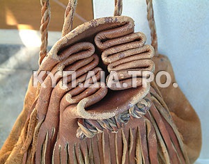 Παραδοσιακή βούρκα. Η εικόνα έχει ληφθεί από την ιστοσελίδα http://www.phinivillage.com/cgibin/hweb?-A=1082&-V=traditionaljobs