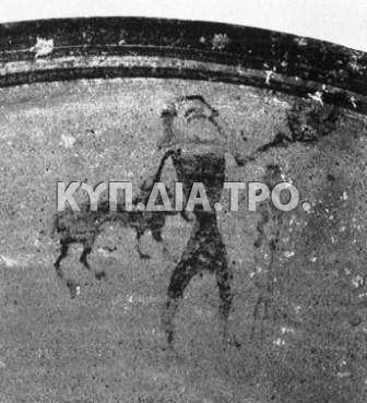 EIK.2: Λεπτομέρεια από την εικονιστική απεικόνιση του κυπέλλου όπου ένας κυνηγός κρατά στο ένα χέρι μία φωλιά με πουλιά (Karageorghis 1974, 829)
