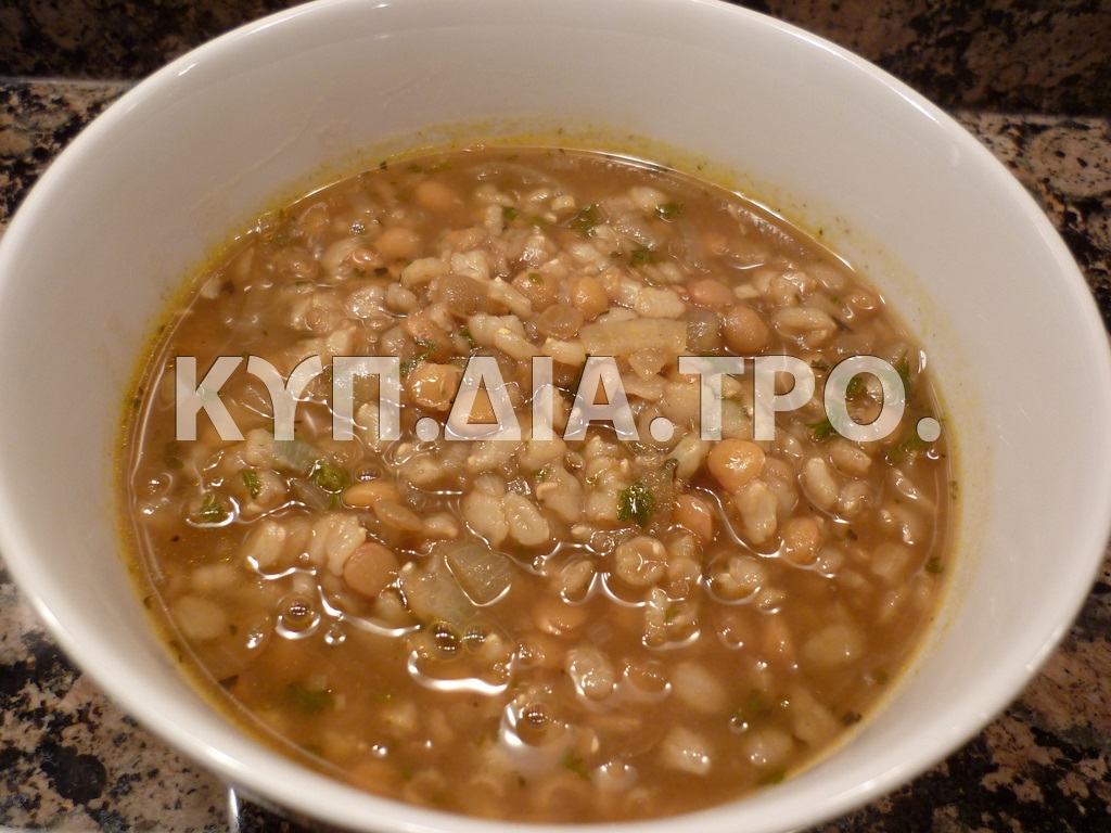 Φακές σούπα με κρεμμύδι και ρύζι. <br/> Πηγή: Rooey202, https://www.flickr.com/photos/rooey/6929378883