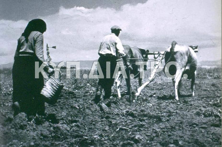 «Το όργωμα, κοπιαστική εργασία του γεωργού στα χωράφια κατά την περίοδο της σποράς»