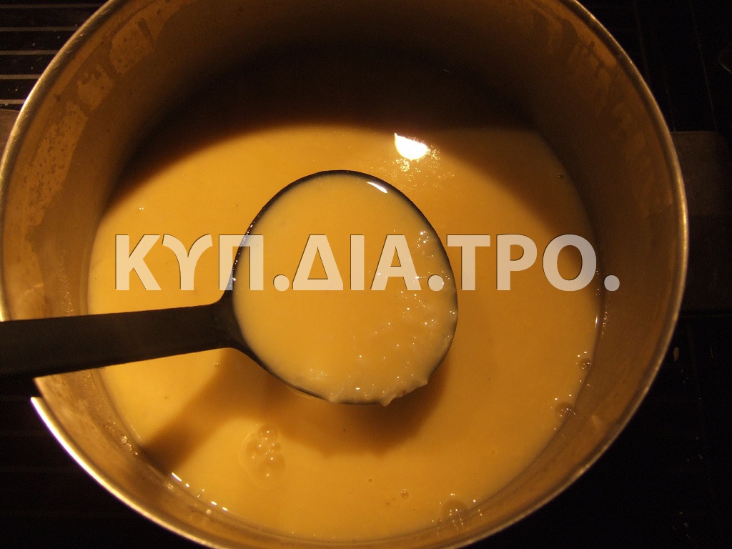 Σούπα αυγολέμονη με ρύζι. <br/> Πηγή: andrea, https://www.flickr.com/photos/ariesandrea/382326444/