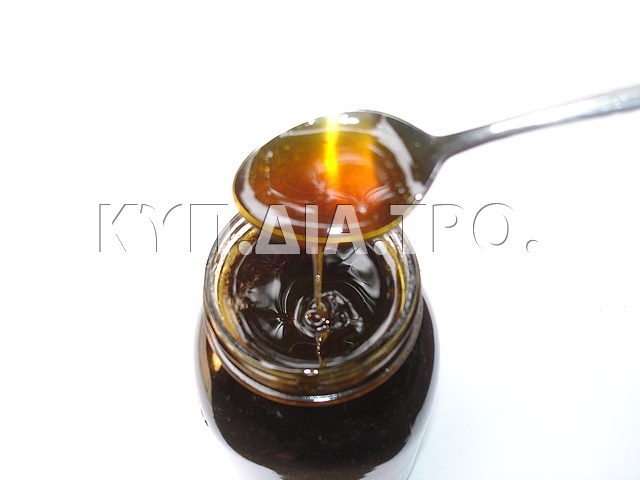 Μέλι, το βασικό υλικό της συνταγής. <br/> Πηγή: https://pixabay.com/en/honey-spoon-jar-flow-flowing-341566/ 