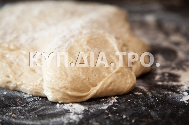 Ζύμη. <br/> Πηγή: https://pixabay.com/en/bake-bakery-bread-dough-flour-71700/