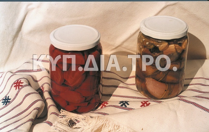 Παντζάρια & μελιτζάνες συντηρημένα σε ξύδι. <br/> © Άδεια δημοσίευσης από Υπ. Γεωργίας.