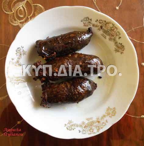 Κυπριακά λουκάνικα, αγαπημένος παραδοσιακός μεζές. <br/> Άδεια δημοσίευσης: Αυγούστα Στυλιανού. 